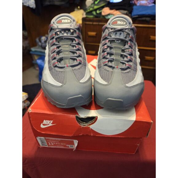 Nike Mens Air Max 95 ESS - SMOKE GREY/UNIVERSITY RED- SIZE 11.5 Retail $170 - Picture 1 of 11
